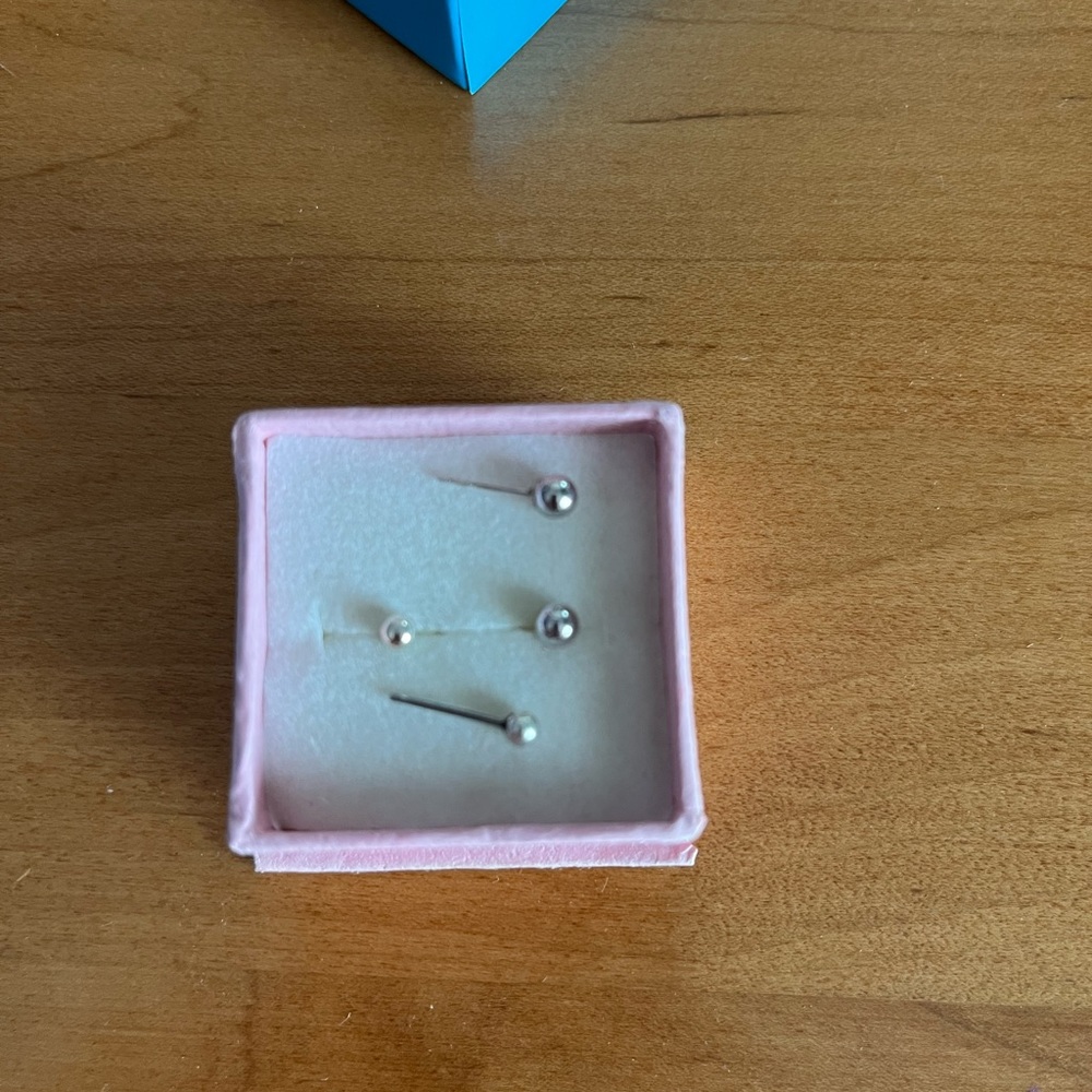 Set of two silver earrings